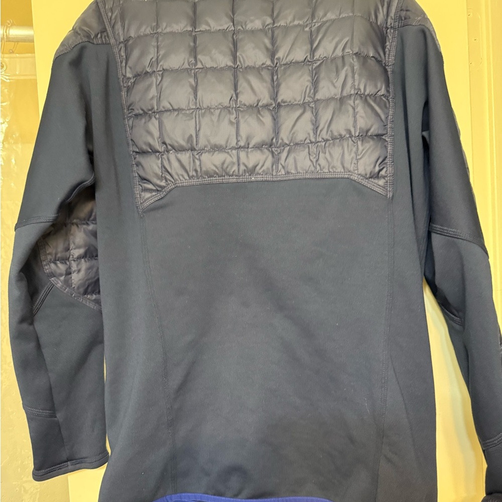 Patagonia Black and Blue Puffer Jacket for Active Outdoor Use - Picture 6 of 6